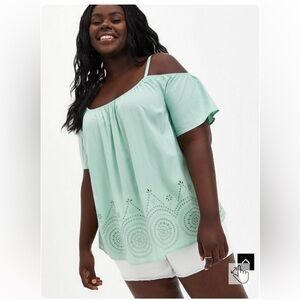 TORRID SIZE 2 2X 18-20 CHALLIS EYELET BORDER COLD SHOULDER TOP WORN ONCE